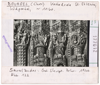 Vorschaubild Bourges: Kathedrale Saint-Etienne, Südportal, Gewände, Kapitelle 